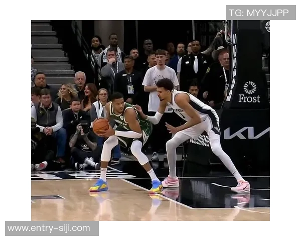 路威建议文班亚马向字母哥学习提升持球能力加强转换进攻表现