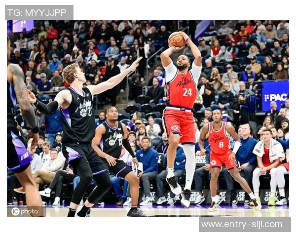 鲍威尔高效表现25分钟内砍下23分6助攻助力球队胜利