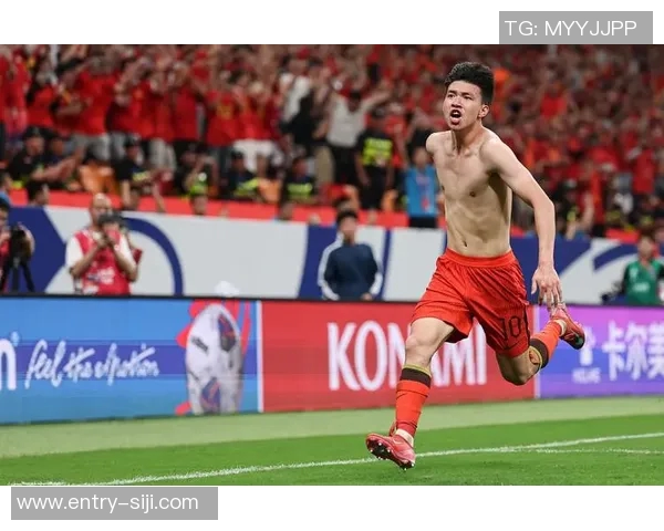 王钰栋穿热刺球衣引发热议幽默回应引发球迷热情讨论