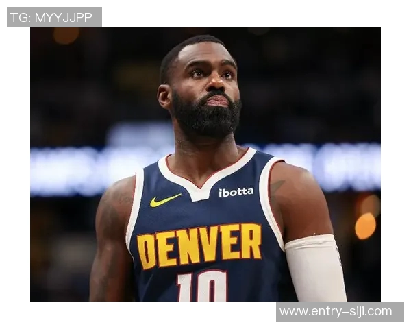 小哈达威半场表现抢眼9投5中三分命中率高效贡献12分助力球队进攻 小哈达威半场表现抢眼9投5中三分命中率高效贡献12分助力球队进攻